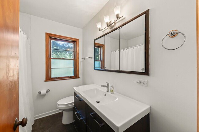 Building Photo - 354 Indian Dr