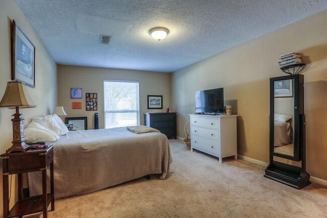 Building Photo - 12439 Piping Rock Dr