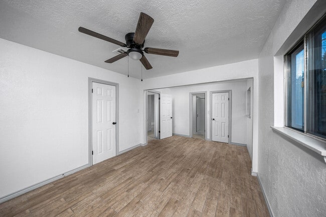 Building Photo - 508 NW Woodridge Dr