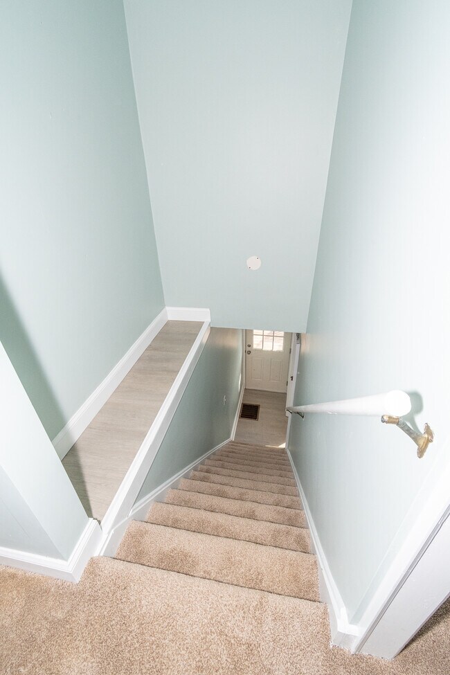 Building Photo - 412 Keeble St