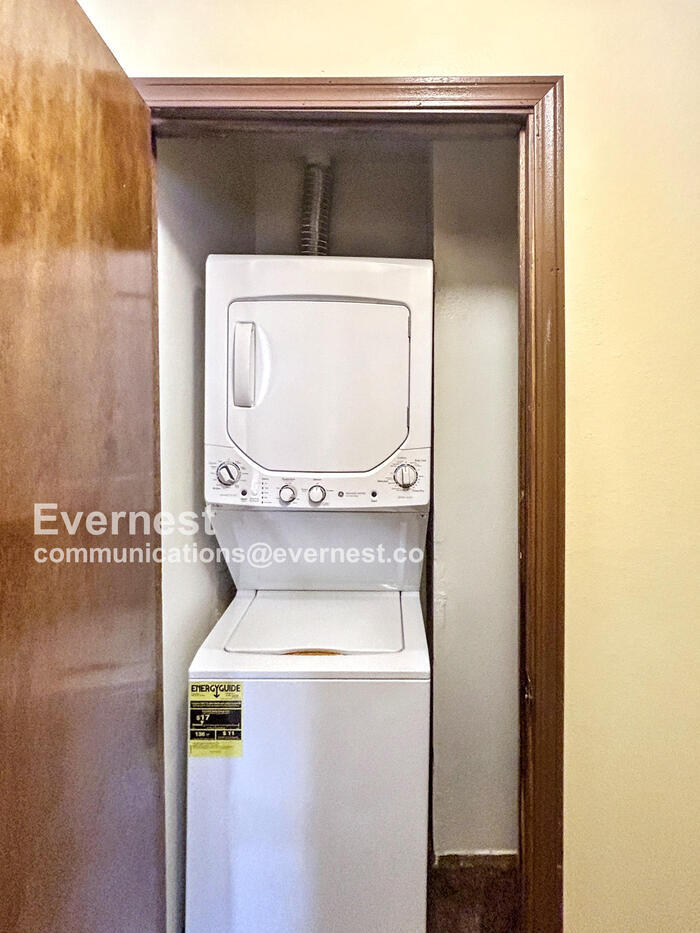 Building Photo - 2617 E Uintah St