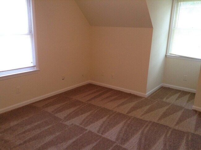 Building Photo - Five Points 3br - Fall 2026 Prelease