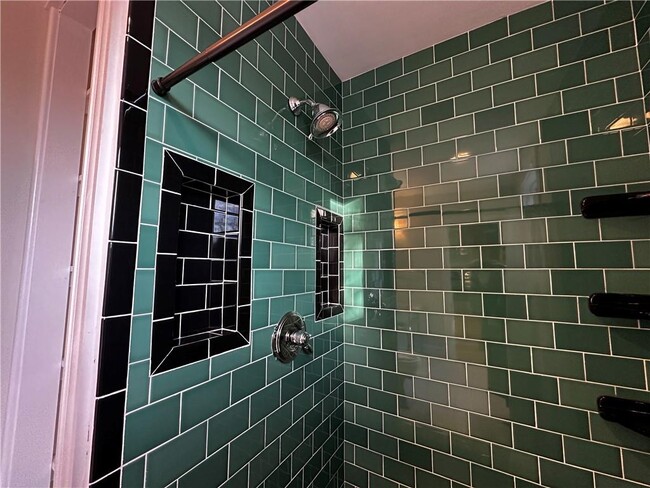 Building Photo - 100 Maple Ave