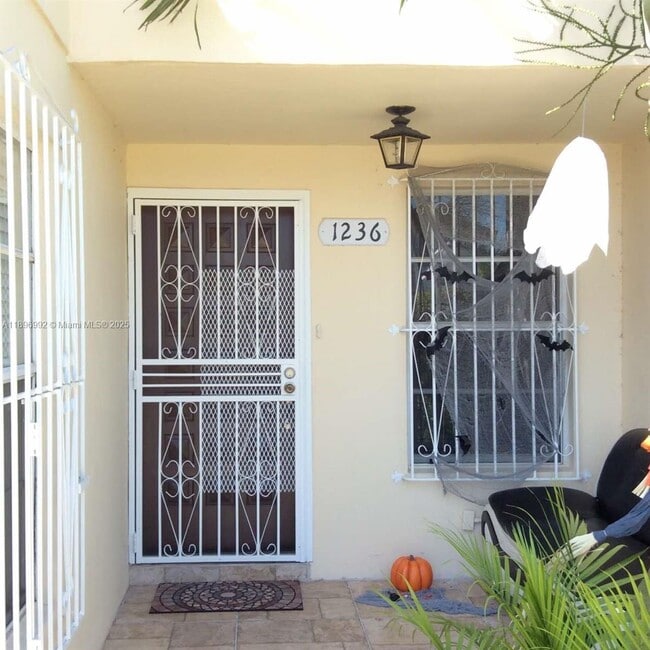 Primary Photo - 1236 SW 104th Ct