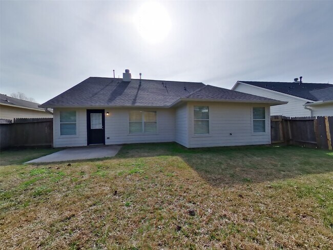 Building Photo - 2002 Briar Grove Dr