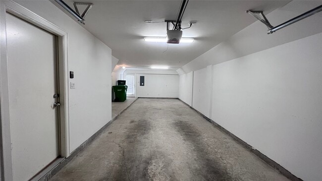 Building Photo - 2710 Hullsmith Dr