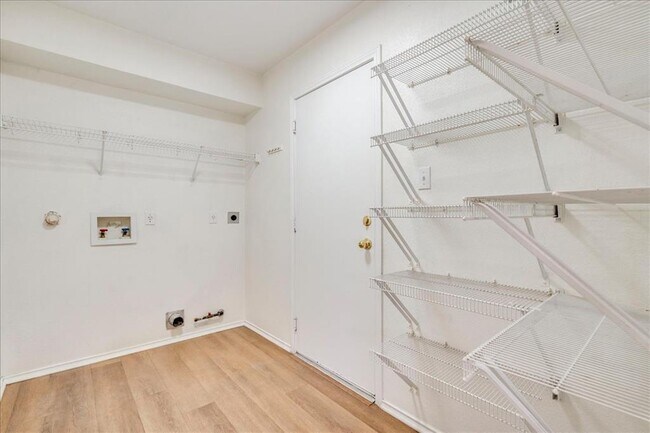 Building Photo - 140 Schmidt