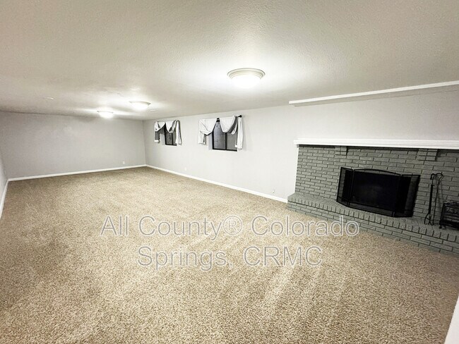 Building Photo - 460 Wintery Cir N