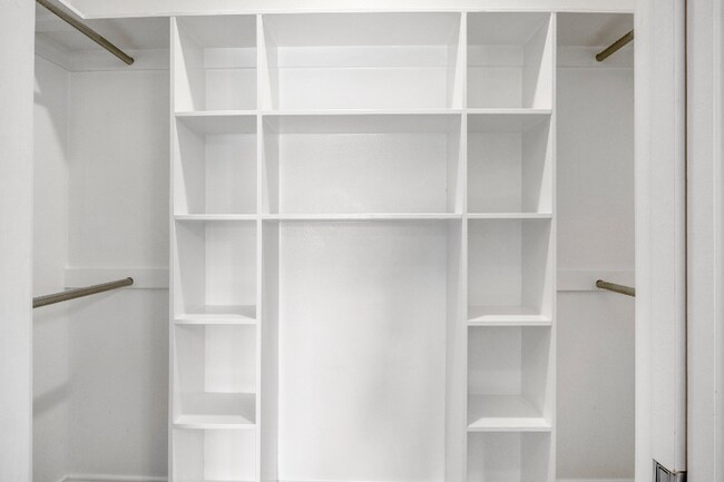 Building Photo - 16078 Echo Glen Dr