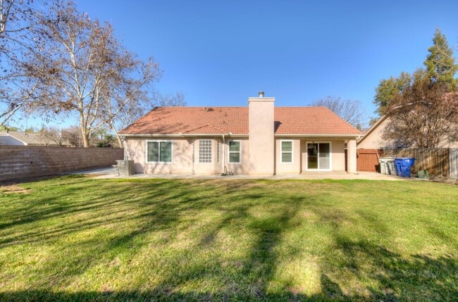 Building Photo - 5149 W Celeste Ave