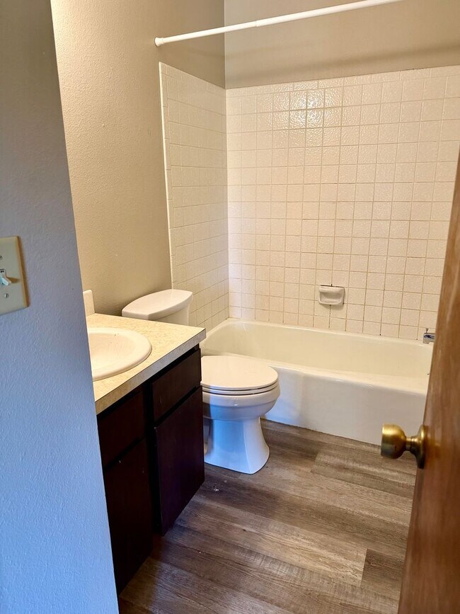 Building Photo - 1624 Azalea Dr