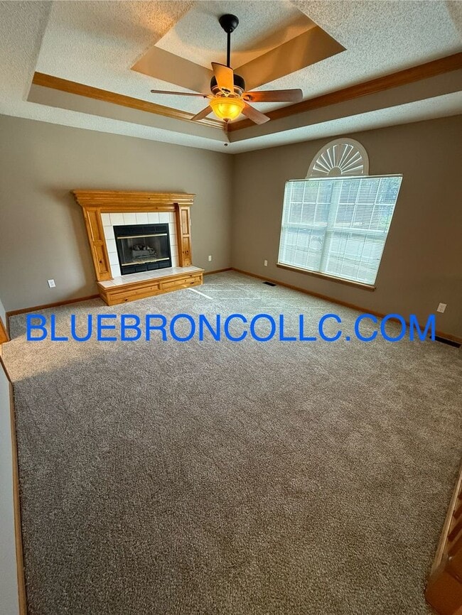 Building Photo - Check out this spacious home with thoughtf...