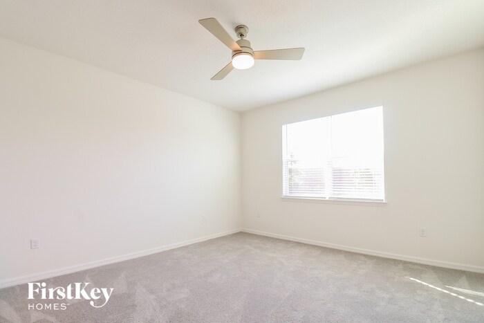 Building Photo - 332 Corbel Ln