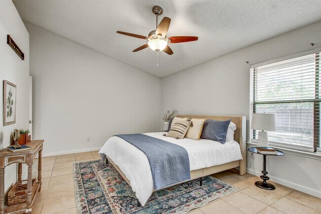 Building Photo - 17516 Klamath Falls Dr