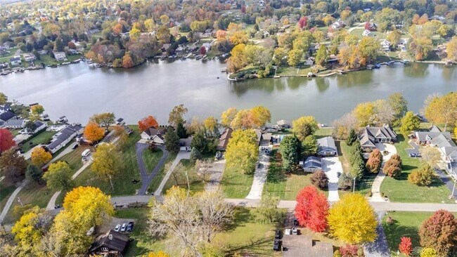 Building Photo - 679 Lakengren Dr