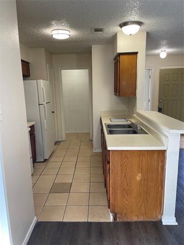 Building Photo - 6612 S Creek Dr