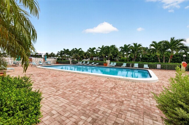 Building Photo - 401 Golden Isles Dr