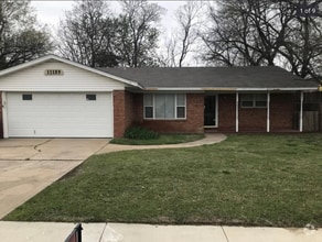 Building Photo - Beautiful 4 Bedroom 2 Bath home