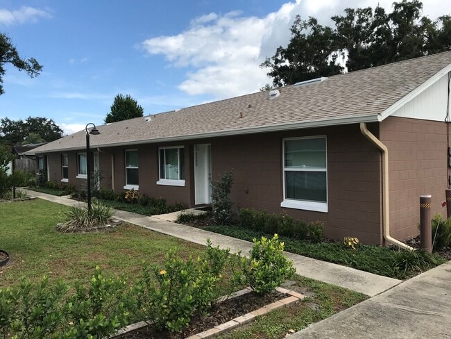 Primary Photo - 2 Bedroom/2 Bathroom Triplex with Large Fe...