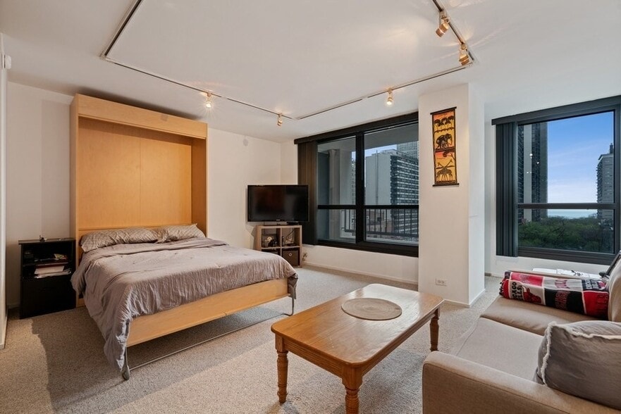 Building Photo - 1030 N State St