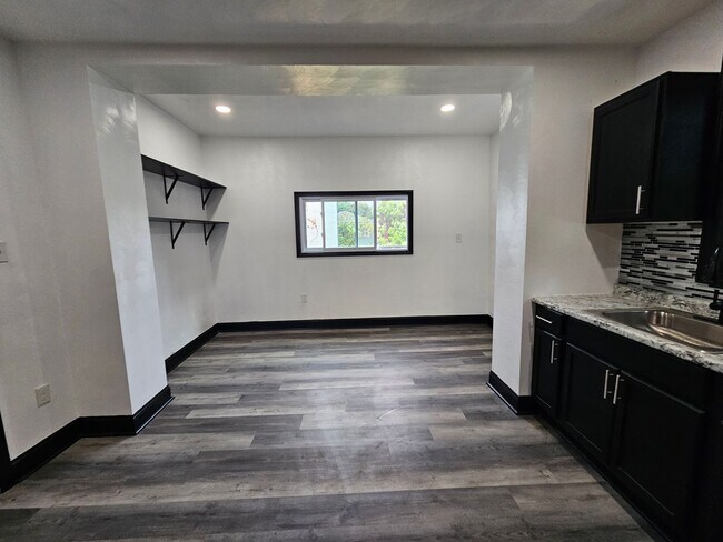 Building Photo - Newly updated 3 Bedroom 1 Bathroom house located in the Hill District!