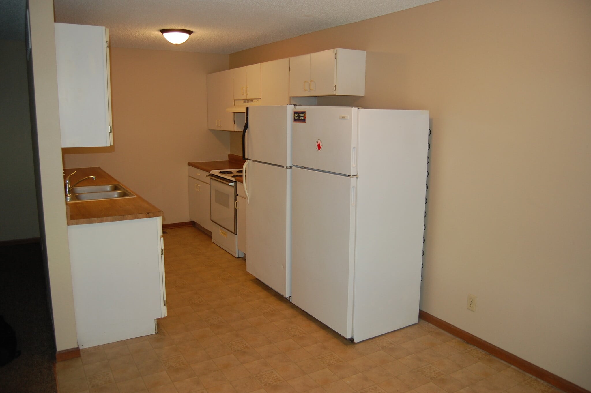 Kitchen with 2 fridges - 4945 Walker Ave