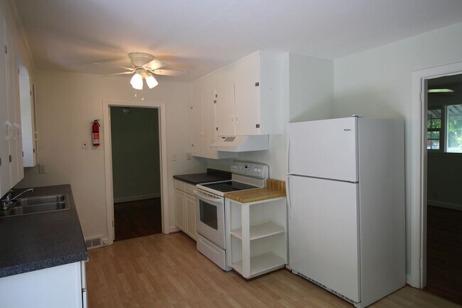 Building Photo - Black Mountain Bungalow minutes from Lake Tomahawk!