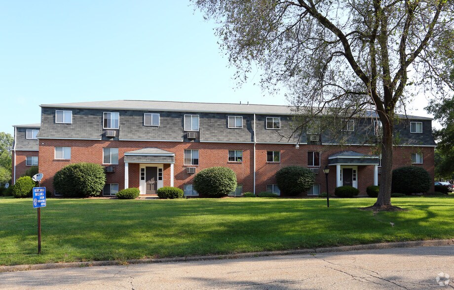 Lake Cable Village Apartments 4784 South Blvd NW Canton OH 44718