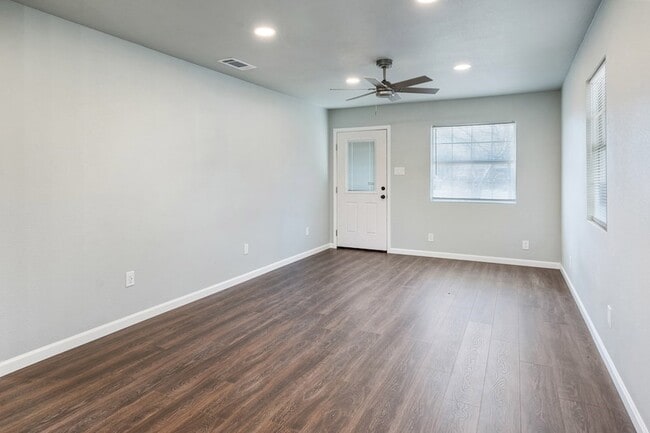 Building Photo - 208 N Coleman St