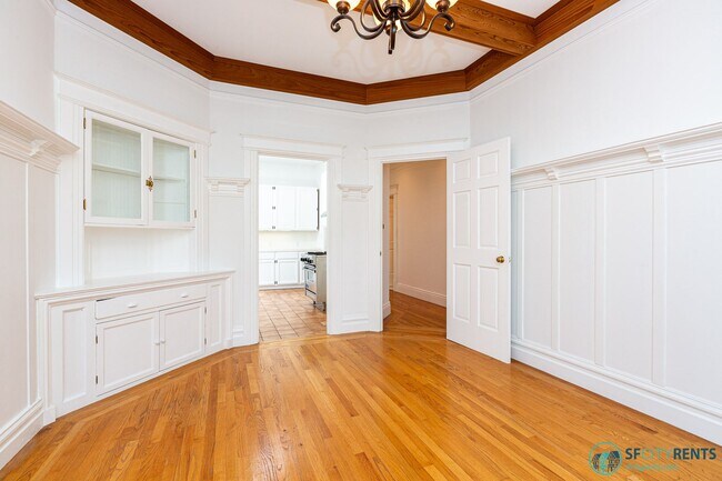 Building Photo - Mission District: Top Floor Flat Above Blondie's Bar w/ Formal Dining Room & W/D in unit