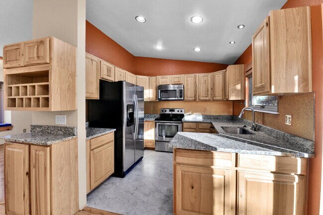 Building Photo - $2,795 - 3 Bed, 2.5 Bath Home in Broomfiel...