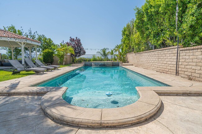 Building Photo - Spectacular 5-Bedroom Home with Pool, RV P...