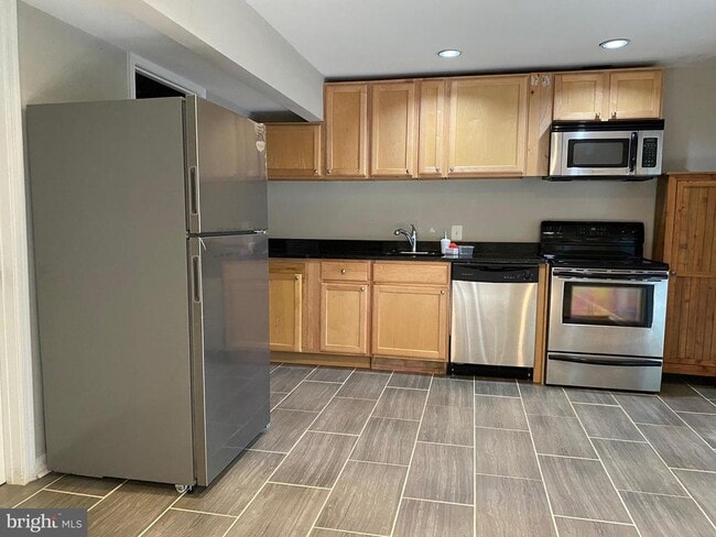 Building Photo - 6538 Palisades Dr