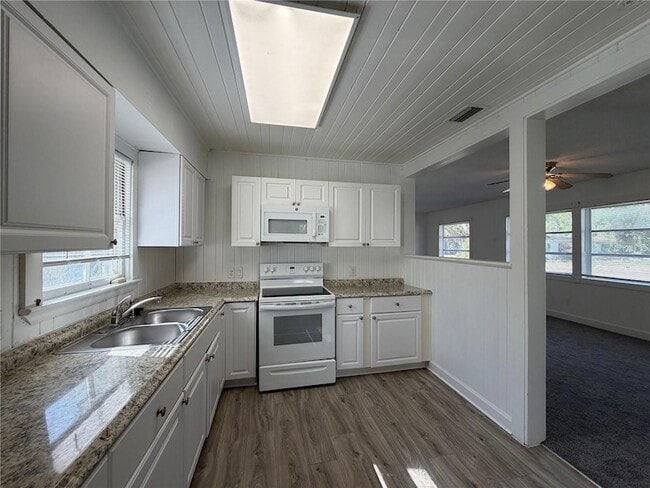 Building Photo - 1762 32nd St