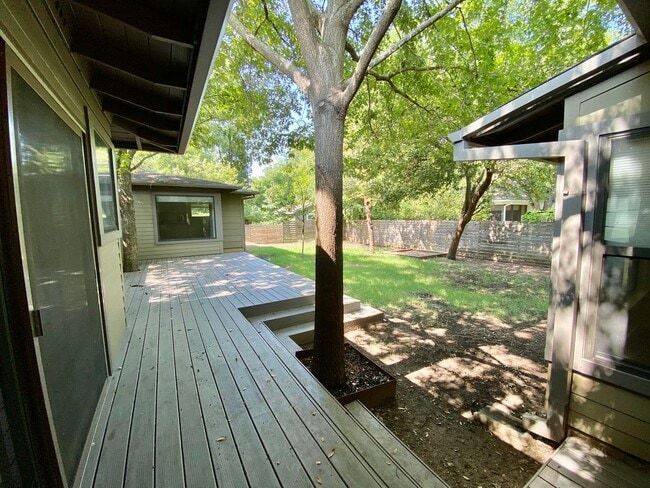 Building Photo - Charming 4 Bedrooms, 3 Bathrooms Home in Allandale!!!!