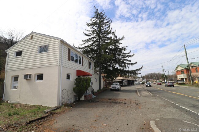 Building Photo - 153 US-9W