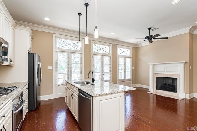 Building Photo - 7402 Elderberry Ave