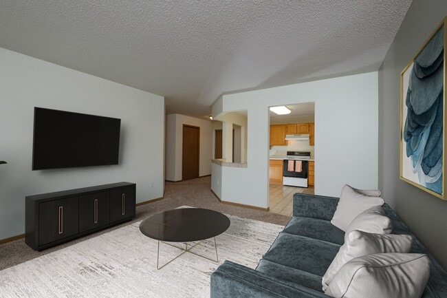 Fargo, ND Pinehurst Apartments | Living - Pinehurst