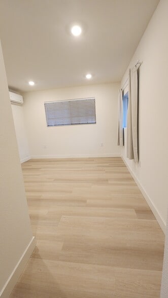 Building Photo - 1615 Lovell Ave