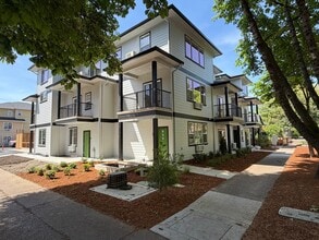 Building Photo - Brand New 2 bedroom 1.5 bath unit