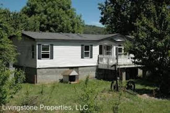 Building Photo - 4+ bdrm Country Home