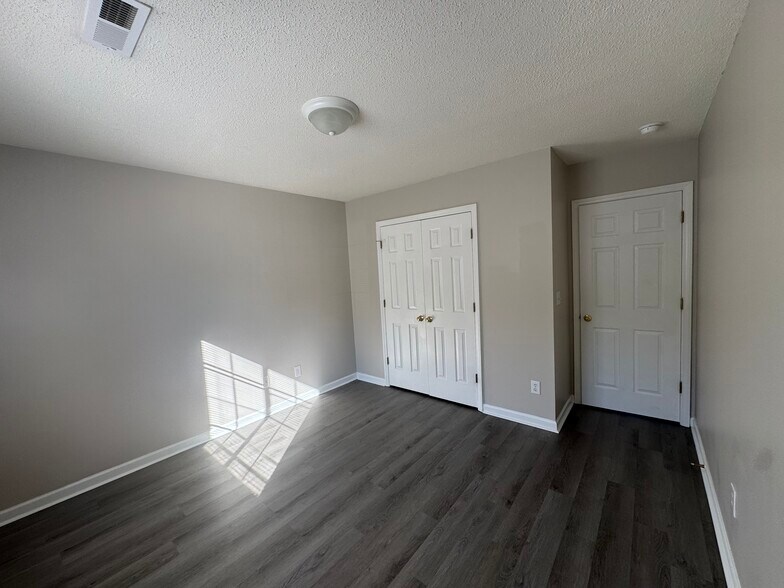 Building Photo - 2467 Stratford Lake Rd