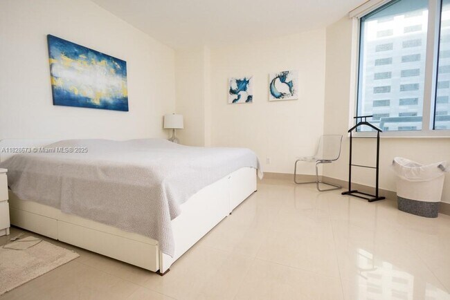 Building Photo - 335 S Biscayne Blvd