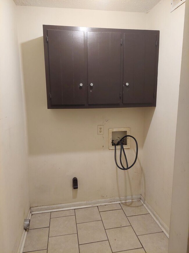 Building Photo - Cute Duplex