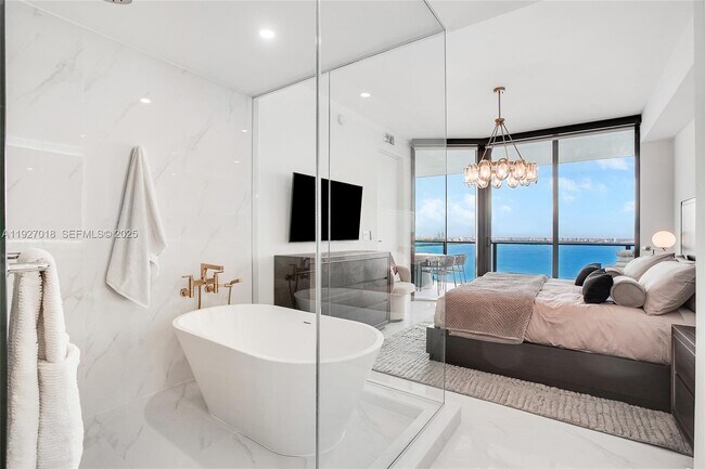 Building Photo - 700 NE 24th St