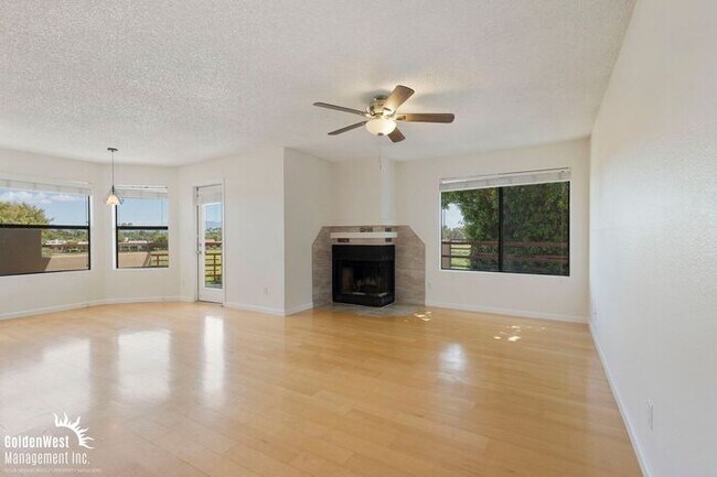Building Photo - Beautiful 2Bda 2Ba Condo with Fireplace in Scottsdale!