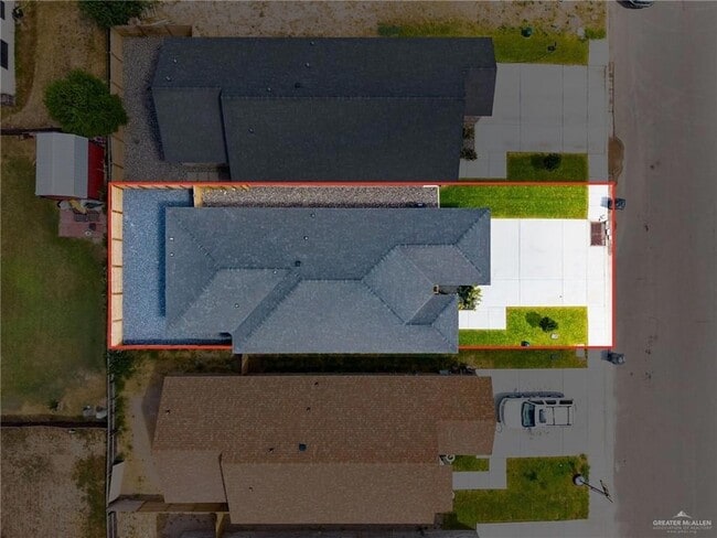 Building Photo - 704 W 25th St