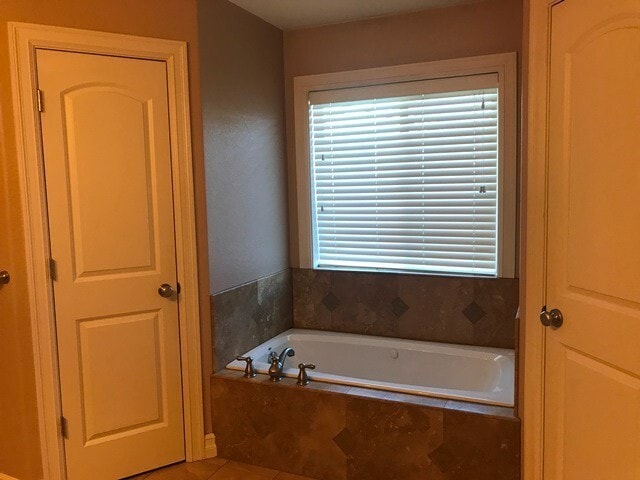 Building Photo - 3Bd/2Ba Single Story House - Available to View!