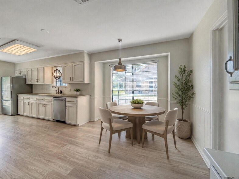 Building Photo - 4941 Pine Hill Dr