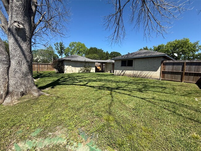 Building Photo - 514 W Castle Harbour Dr
